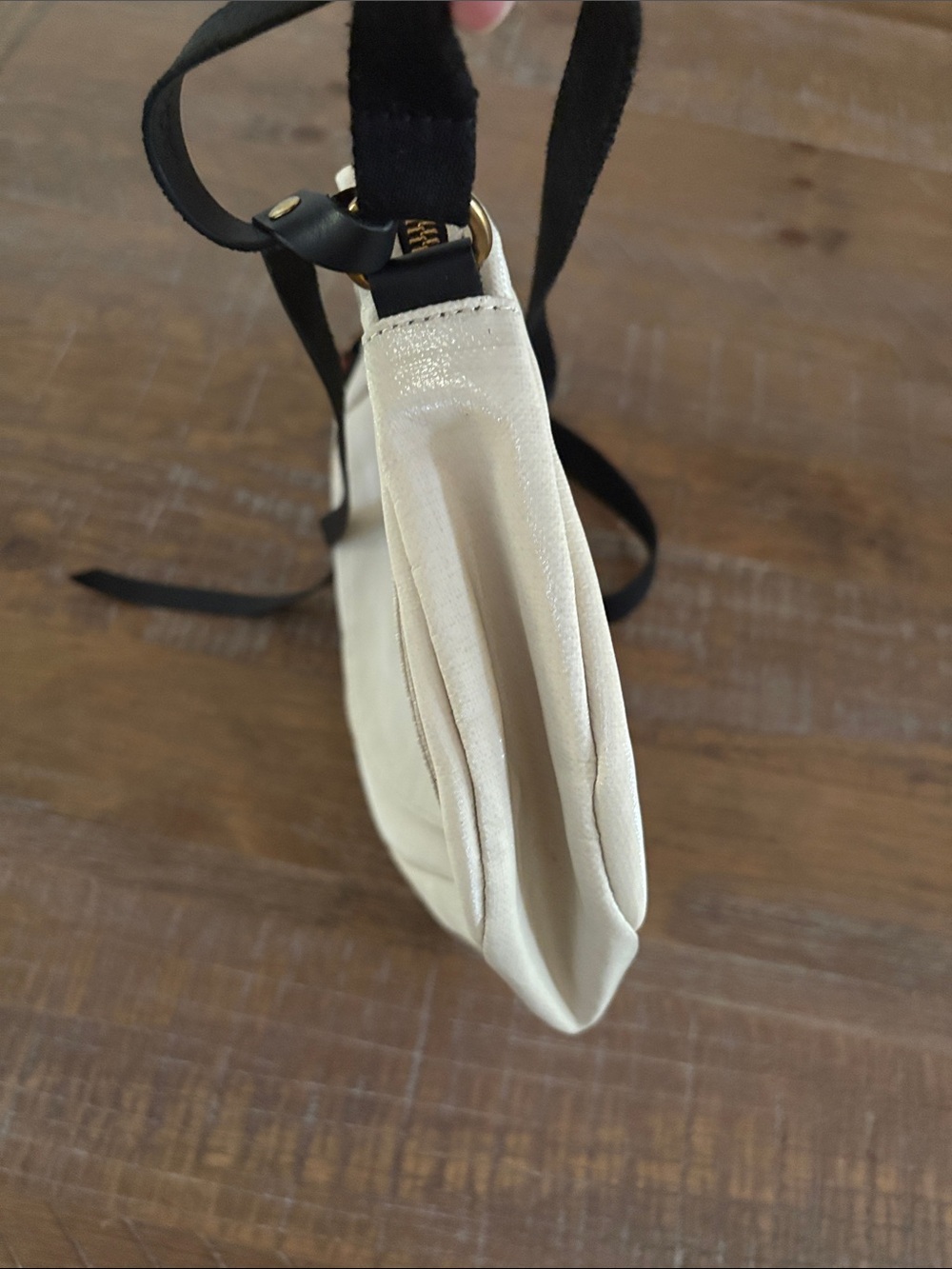 Jack Gomme NWOT Crossbody Bag with Contrasting Black Strap and linen lining. - Picture 4 of 11